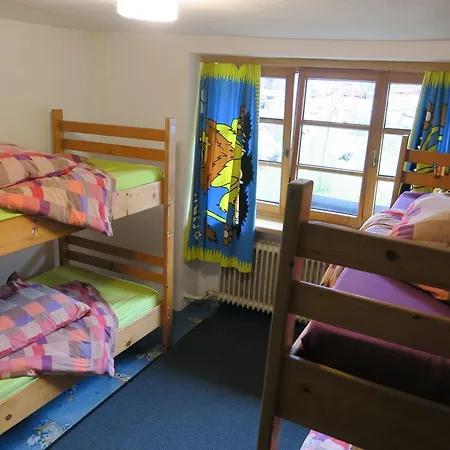 Snowbunnys Backpackers Hostel *