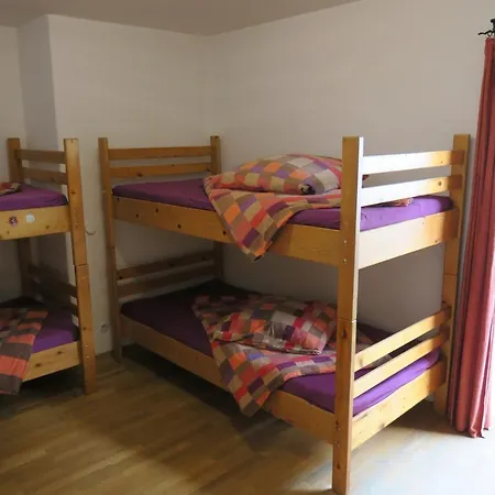 Snowbunnys Backpackers *