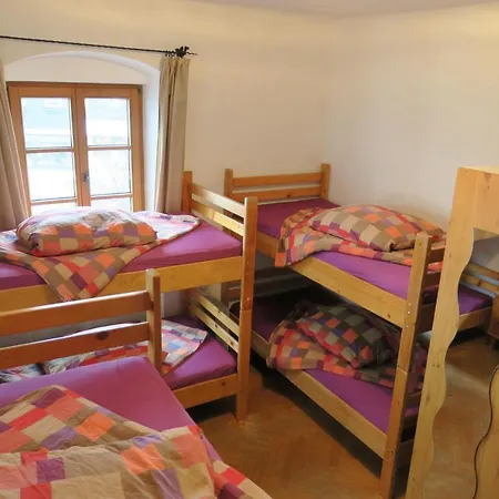 Snowbunnys Backpackers Hostel *