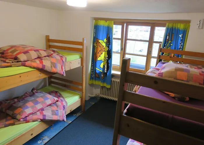 Snowbunnys Backpackers Hostel *