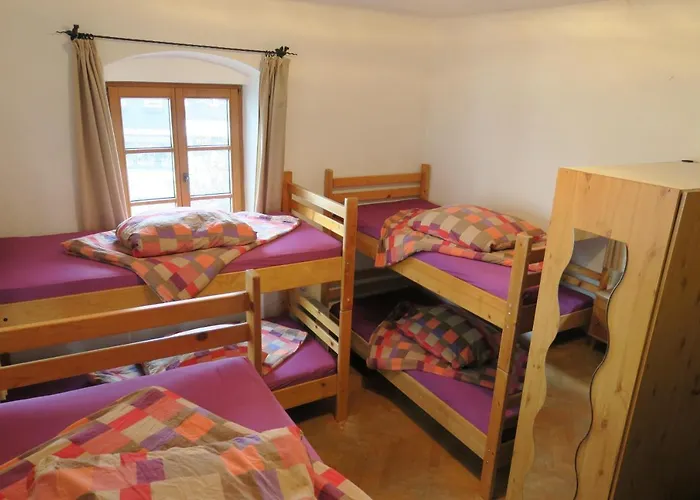 Snowbunnys Backpackers Hostel *