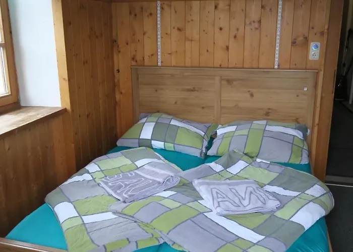Snowbunnys Backpackers Hostel *