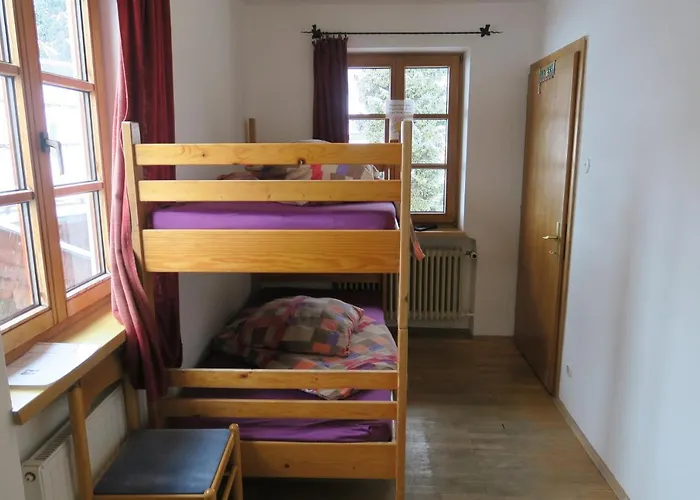 Snowbunnys Backpackers Hostel *