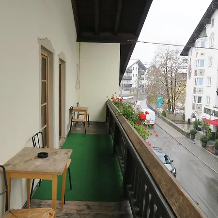Snowbunnys Backpackers Hostal *