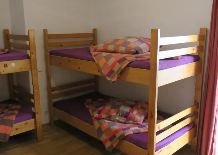 Snowbunnys Backpackers *